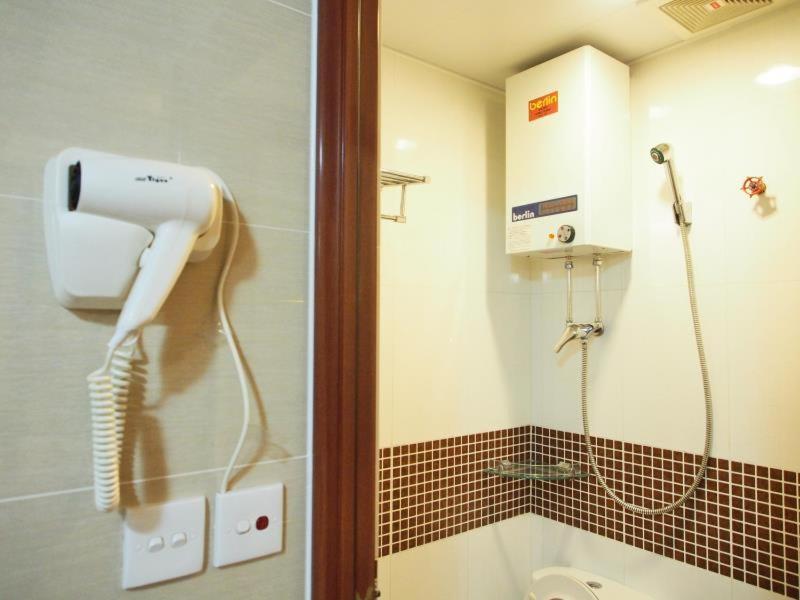 Hostel 16 Paris Guest House Block E Reception 10Th Floor Hong Kong Exterior photo
