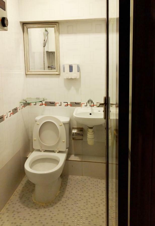 Hostel 16 Paris Guest House Block E Reception 10Th Floor Hong Kong Exterior photo