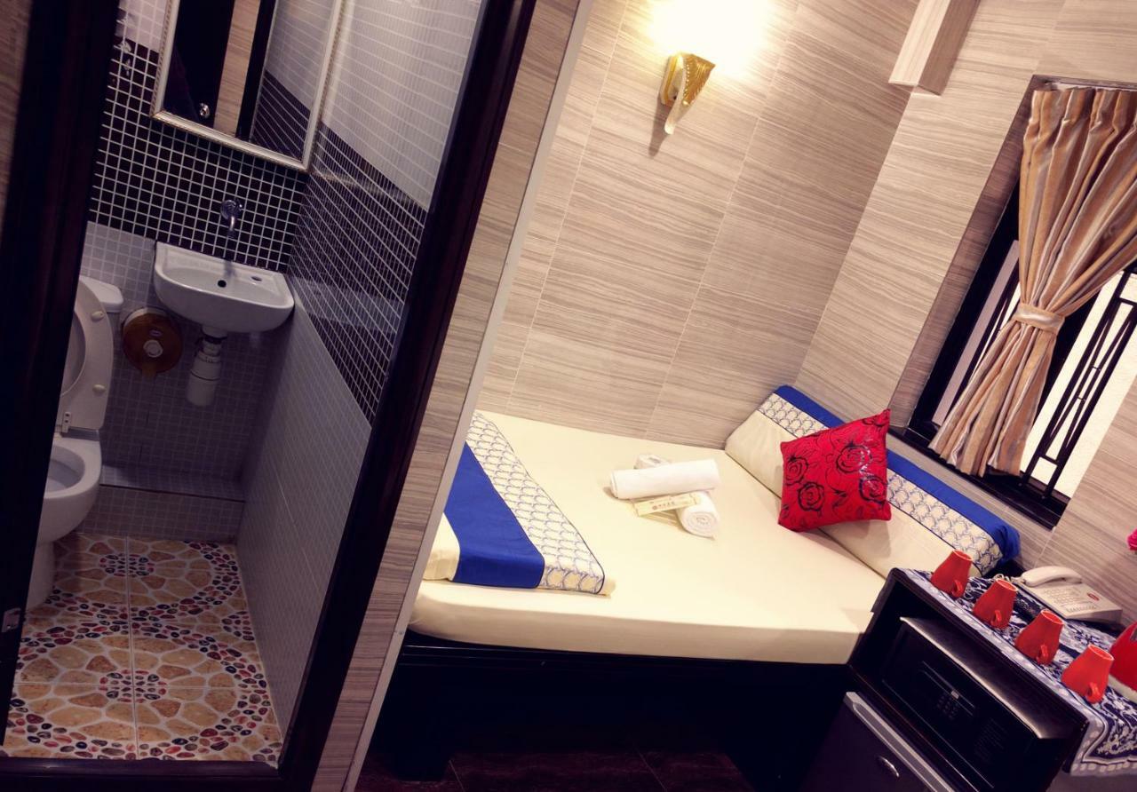 Hostel 16 Paris Guest House Block E Reception 10Th Floor Hong Kong Exterior photo